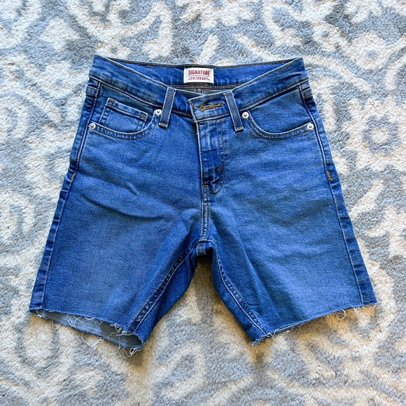 Levi Jean Shorts - Picture 2 of 10